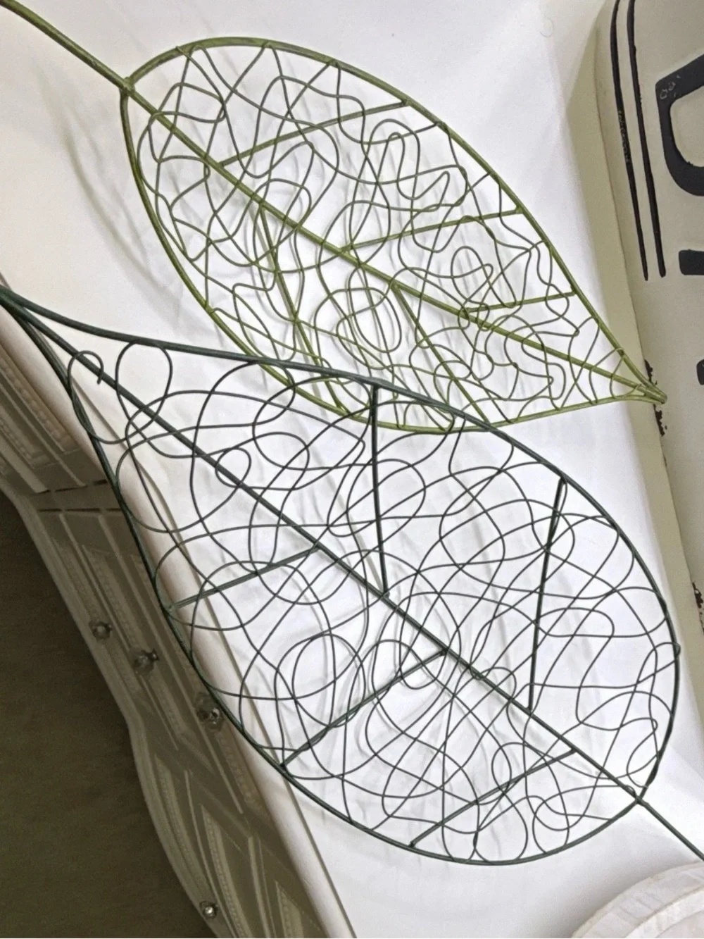 Set of 2 Green Metal Wire Leaf Trays / Decorative Catchall Baskets